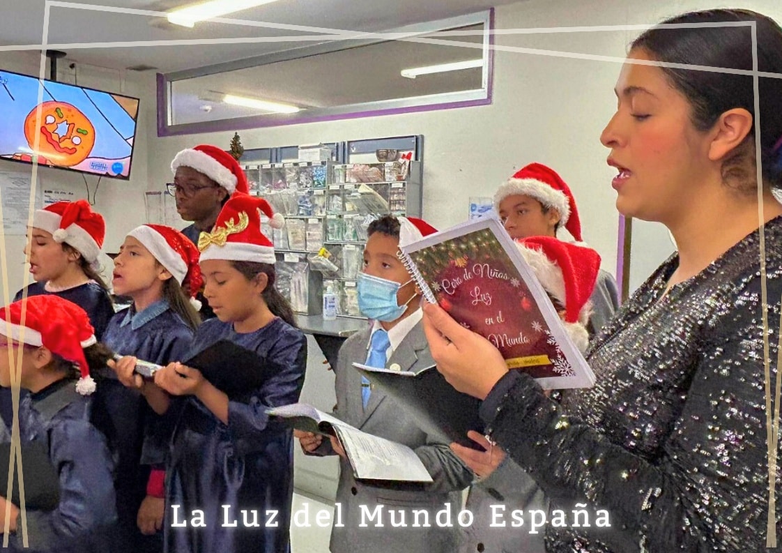 Coro de niños alegra un hospital