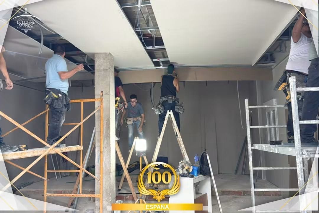Fraternidad y Trabajo en Equipo: Fieles de Lorca Colaboran en la Construcción